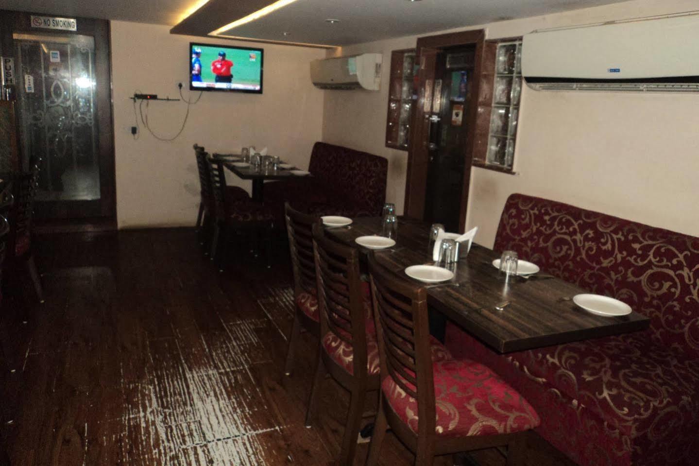 Hotel Q Deck Mumbai Exterior foto